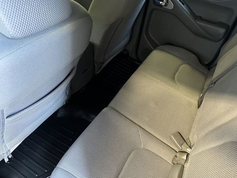 Used 2017 Nissan Frontier SV image 12