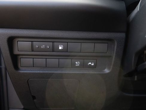 New 2024 Mitsubishi Outlander ES image 29