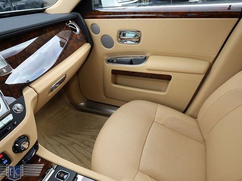 Used 2014 Rolls-Royce Ghost image 25