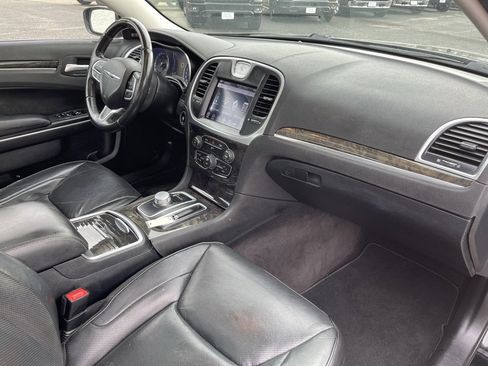 Used 2017 Chrysler 300 C image 28