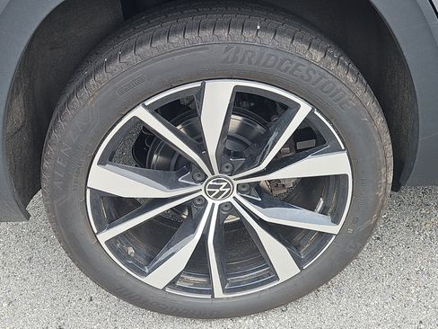 Certified 2024 Volkswagen Atlas SEL Premium R-Line AWD/4WD image 35