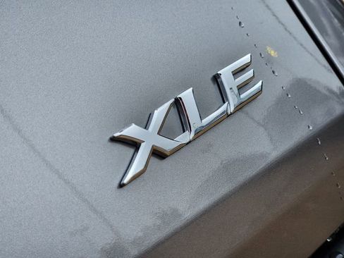 New 2026 Toyota Sienna XLE FWD image 9