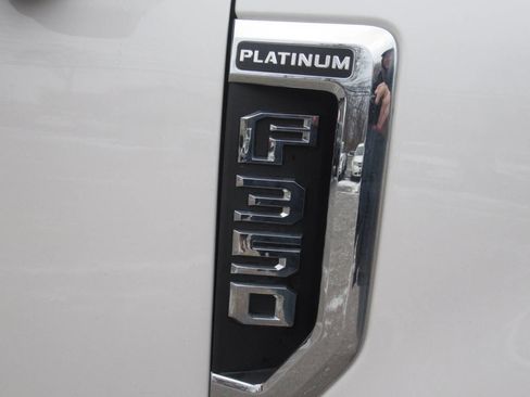 Used 2017 Ford F350 Platinum w/ Platinum Ultimate Package image 4