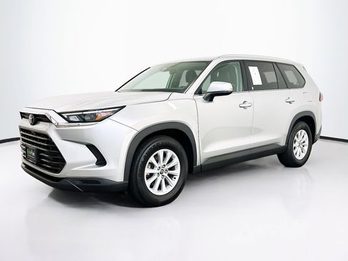 Used 2025 Toyota Grand Highlander AWD image 3