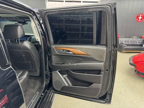 Used 2020 Cadillac Escalade ESV Luxury w/ Escalade Sport Edition AWD/4WD image 18