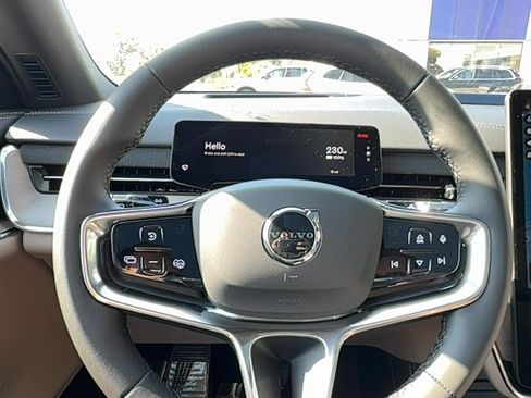 Used 2025 Volvo EX90 Ultra AWD/4WD image 19