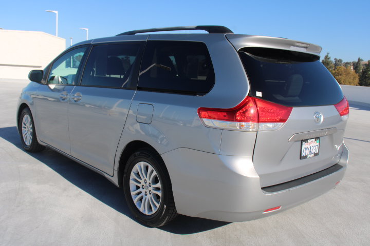 Used 2013 Toyota Sienna XLE FWD image 5