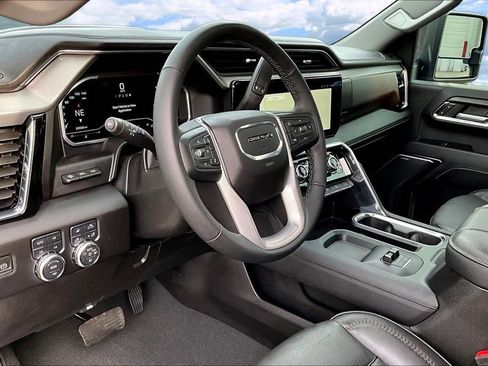 Used 2024 GMC Sierra 3500 Denali w/ Denali Reserve Package image 20