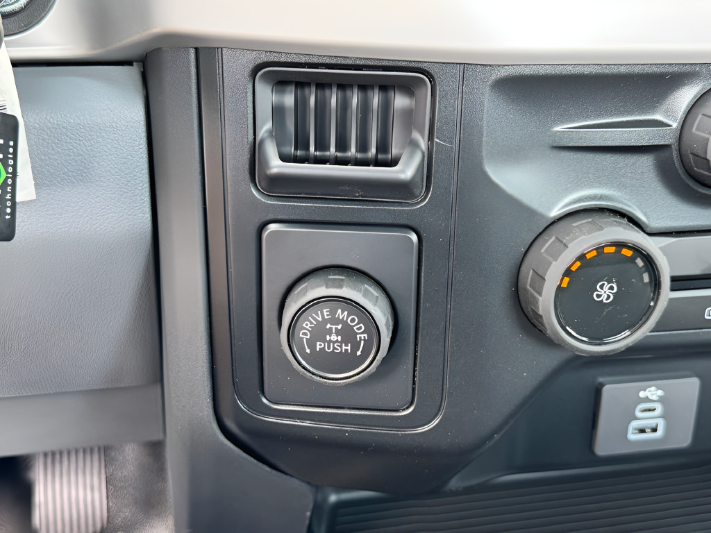 Used 2025 Ford F350 XL w/ 360-Degree Camera Package RWD image 19