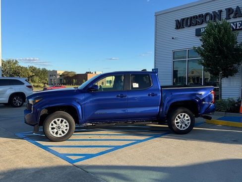 Used 2025 Toyota Tacoma SR5 image 3