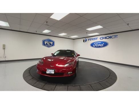 Used 2005 Chevrolet Corvette Coupe w/ Preferred Equipment Group RWD image 5