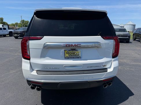 Used 2024 GMC Yukon Denali w/ Advanced Technology Package AWD/4WD image 4