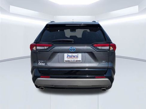 Used 2023 Toyota RAV4 SE image 6