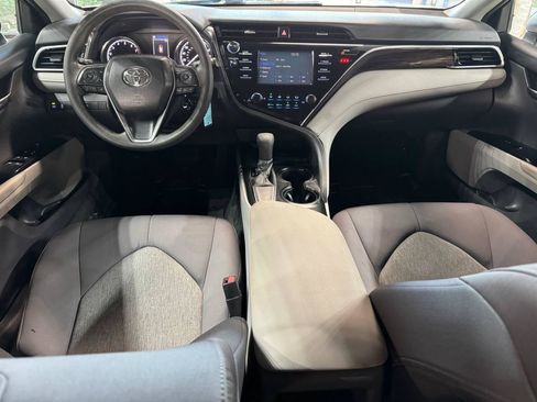Used 2018 Toyota Camry LE FWD image 32