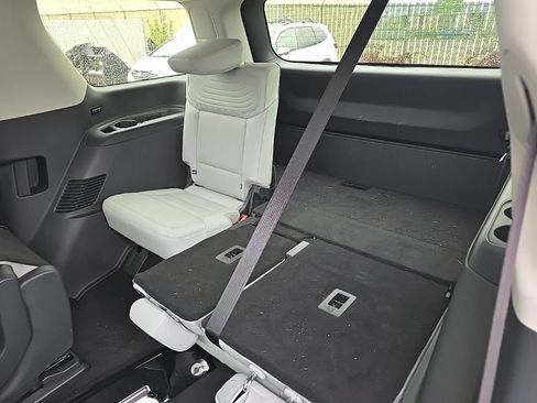 Used 2026 Ford Expedition Platinum w/ Platinum Ultimate Package AWD/4WD image 21