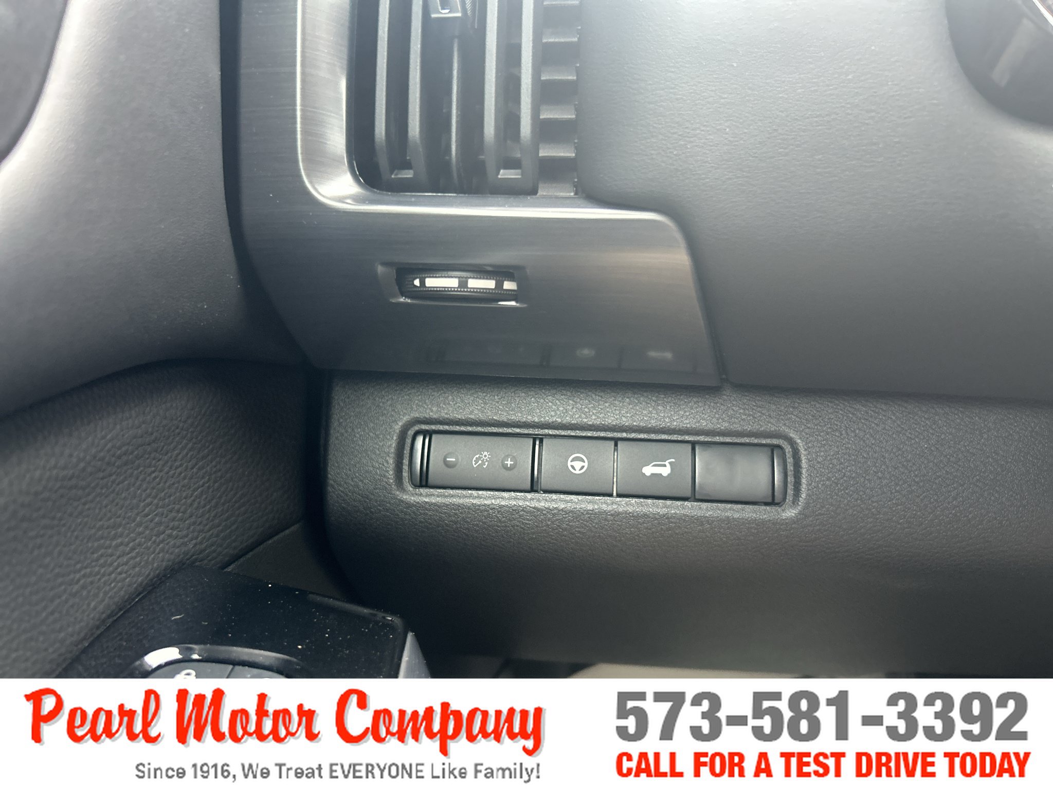 Used 2026 Nissan Pathfinder SL w/ Cargo Package AWD/4WD image 14
