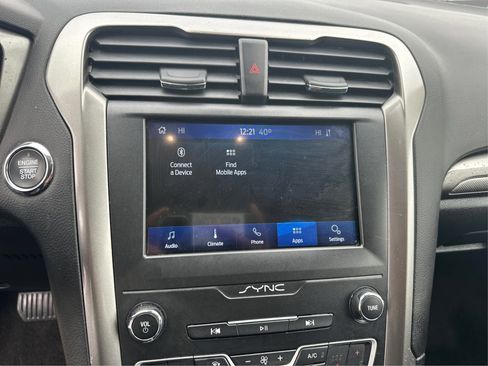 Used 2020 Ford Fusion SE AWD/4WD image 25