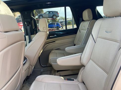 Used 2024 Cadillac Escalade Premium Luxury image 11