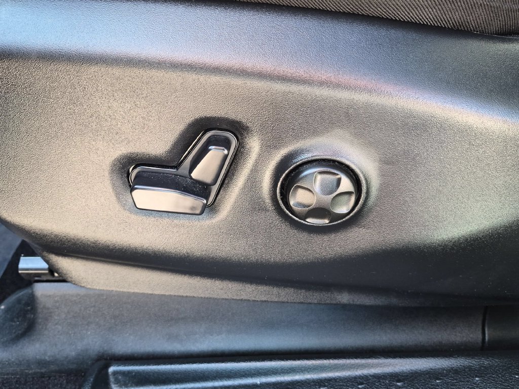 Used 2026 Chrysler Pacifica Select FWD image 14