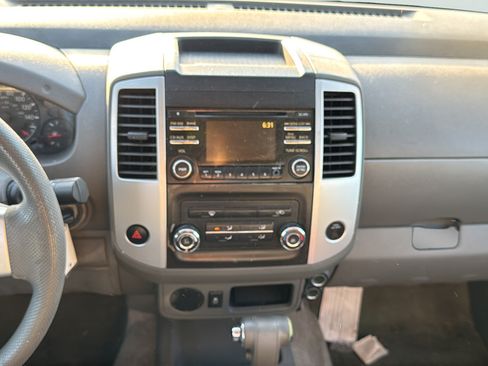 Used 2014 Nissan Frontier SV RWD image 15