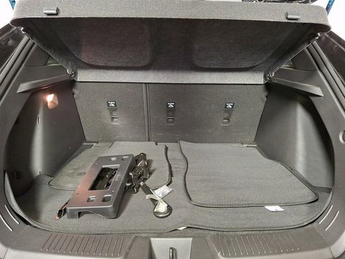 Used 2025 Chevrolet Trax RS FWD image 28