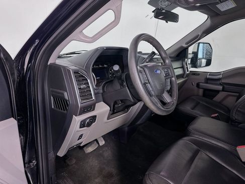 Used 2017 Ford F250 XLT w/ XLT Premium Package AWD/4WD image 9