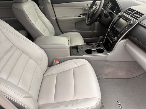 Used 2017 Toyota Camry XLE w/ Convenience Package image 9