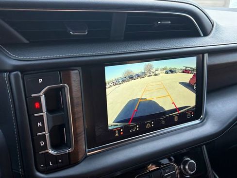 Used 2023 GMC Yukon XL Denali Ultimate image 11
