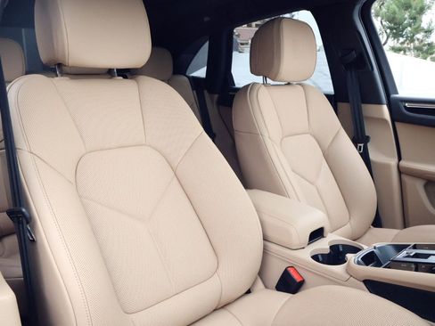 New 2026 Porsche Macan image 24