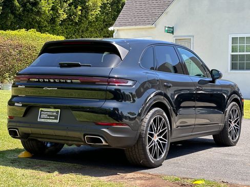 Certified 2026 Porsche Cayenne AWD/4WD image 8