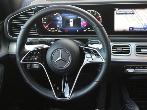 Used 2025 Mercedes-Benz GLS 450 4MATIC image 16