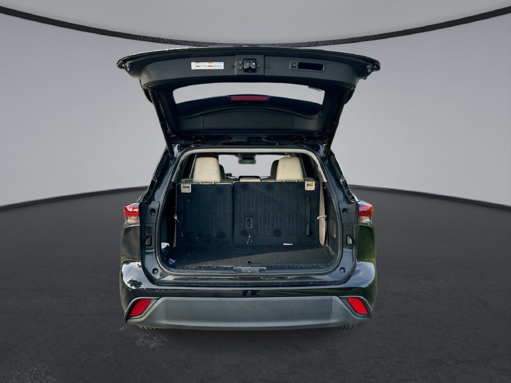 Used 2023 Toyota Highlander XLE FWD image 33
