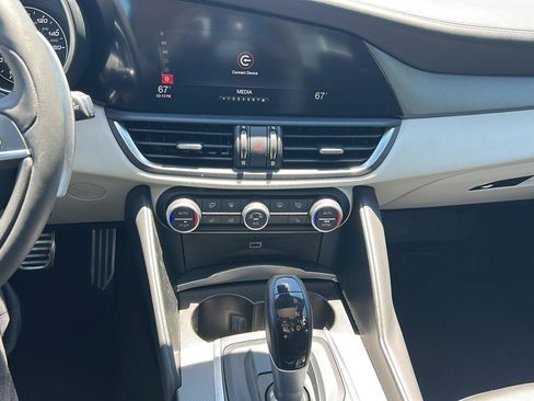 Used 2019 Alfa Romeo Giulia Ti Sport w/ Quick Order Package 22S Sport AWD/4WD image 15
