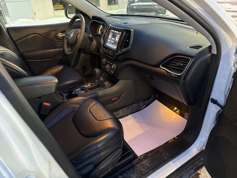 Used 2022 Jeep Cherokee Trailhawk w/ Comfort/Convenience Group image 12