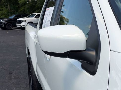 Used 2024 Nissan Frontier SV w/ SV Convenience Package RWD image 13