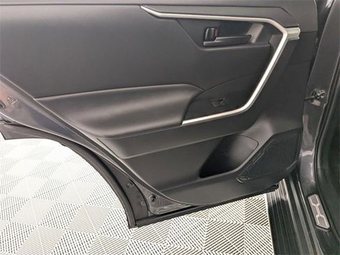 Used 2022 Toyota RAV4 LE image 22
