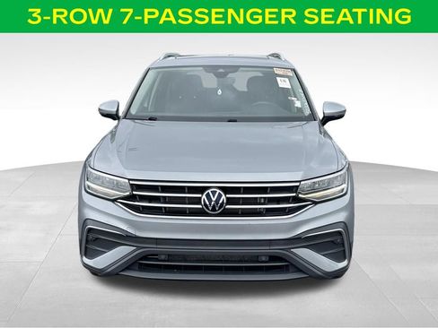 Used 2022 Volkswagen Tiguan SE FWD image 3