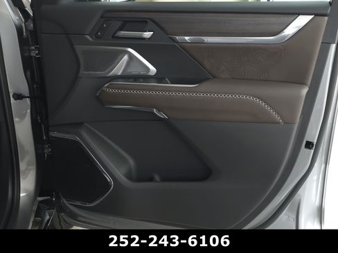 Used 2026 GMC Acadia Denali Ultimate w/ LPO, Floor Liner Package AWD/4WD image 44