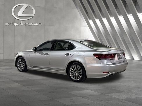 Used 2016 Lexus LS 460 image 2
