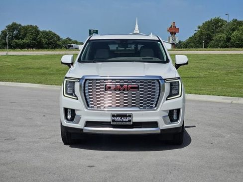 Used 2021 GMC Yukon Denali AWD/4WD image 2
