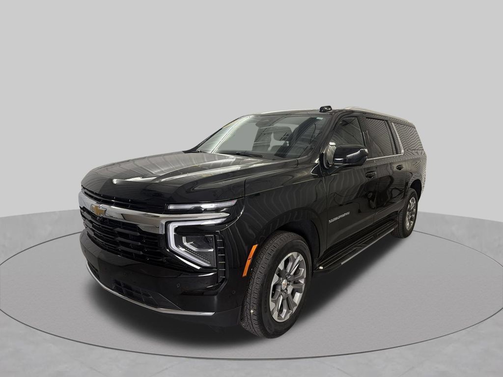 Used 2025 Chevrolet Suburban LS RWD image 5