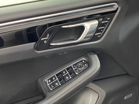 Used 2020 Porsche Macan image 21