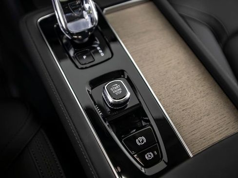 Used 2025 Volvo XC90 T8 Plus w/ Protection Package Premier image 37