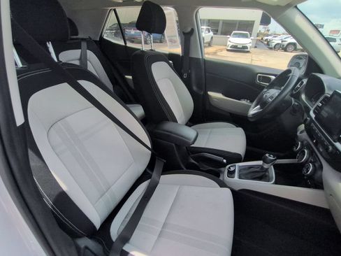 Used 2025 Hyundai Venue SEL FWD image 30