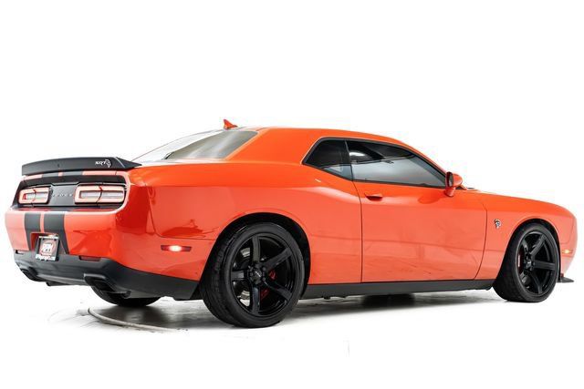 Used 2017 Dodge Challenger SRT Hellcat RWD image 4