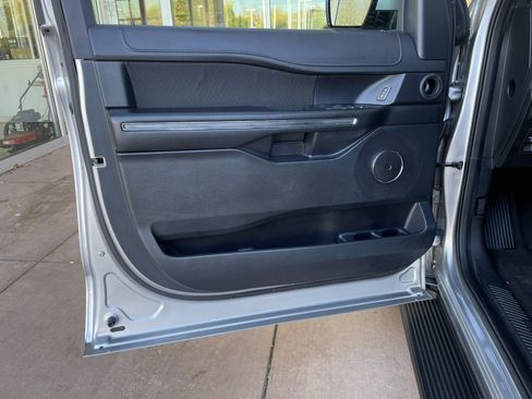 Used 2021 Ford Expedition XLT image 14