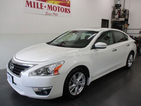 Used 2015 Nissan Altima 2.5 SL w/ Moonroof Package image 3
