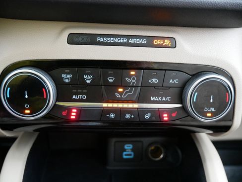 Used 2022 Ford Escape SEL image 23