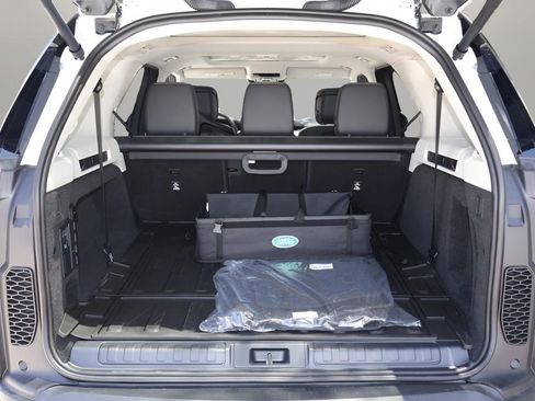 New 2025 Land Rover Discovery S image 16