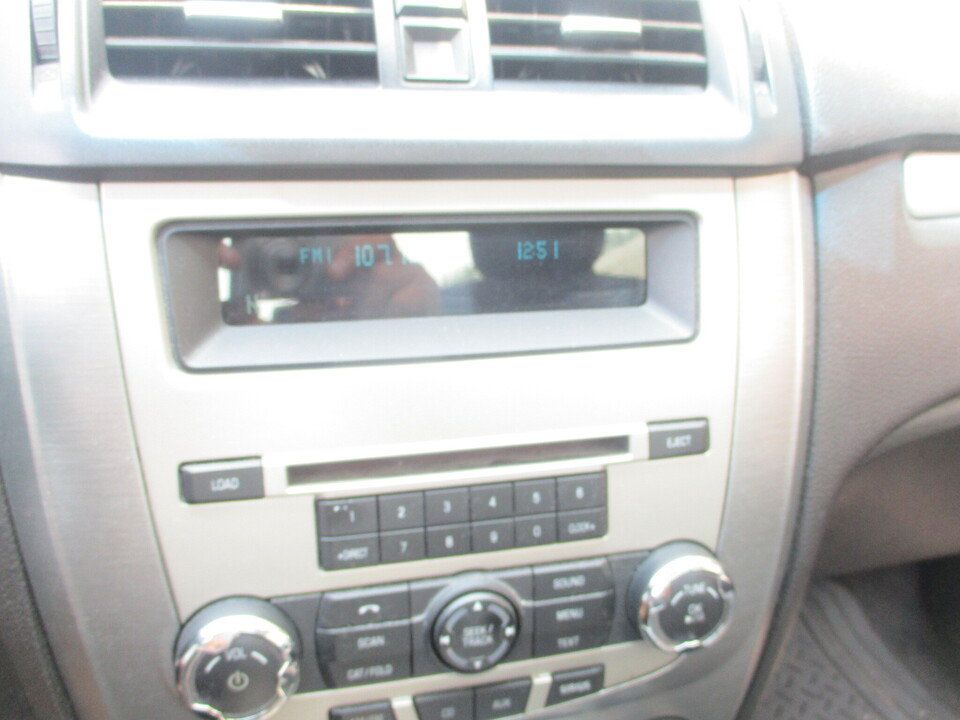 Used 2010 Ford Fusion SE FWD image 30